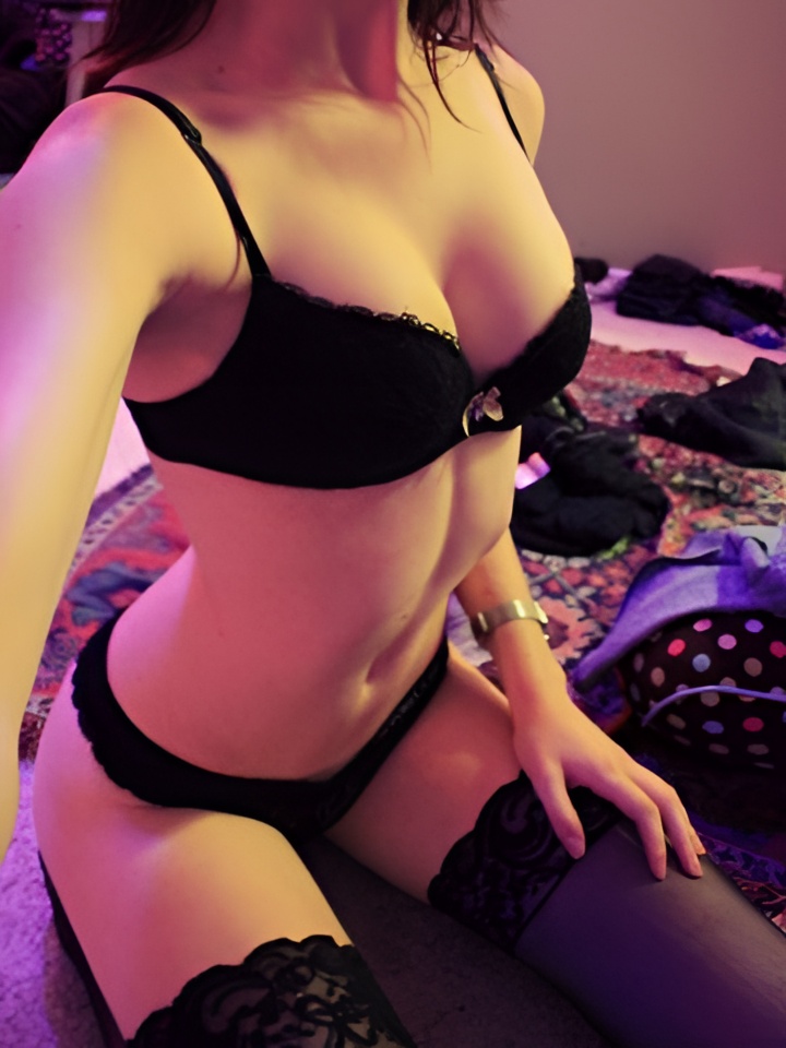 Бронислава привлекальеная девушка из Артема цена от 1500 руб