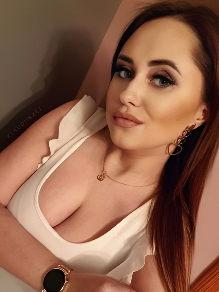 Елена привлекальеная девушка из Артема цена от 2500 руб