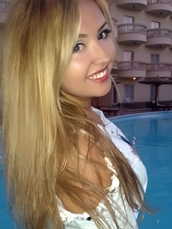 Елизавета привлекальеная девушка из Артема цена от 10000 руб