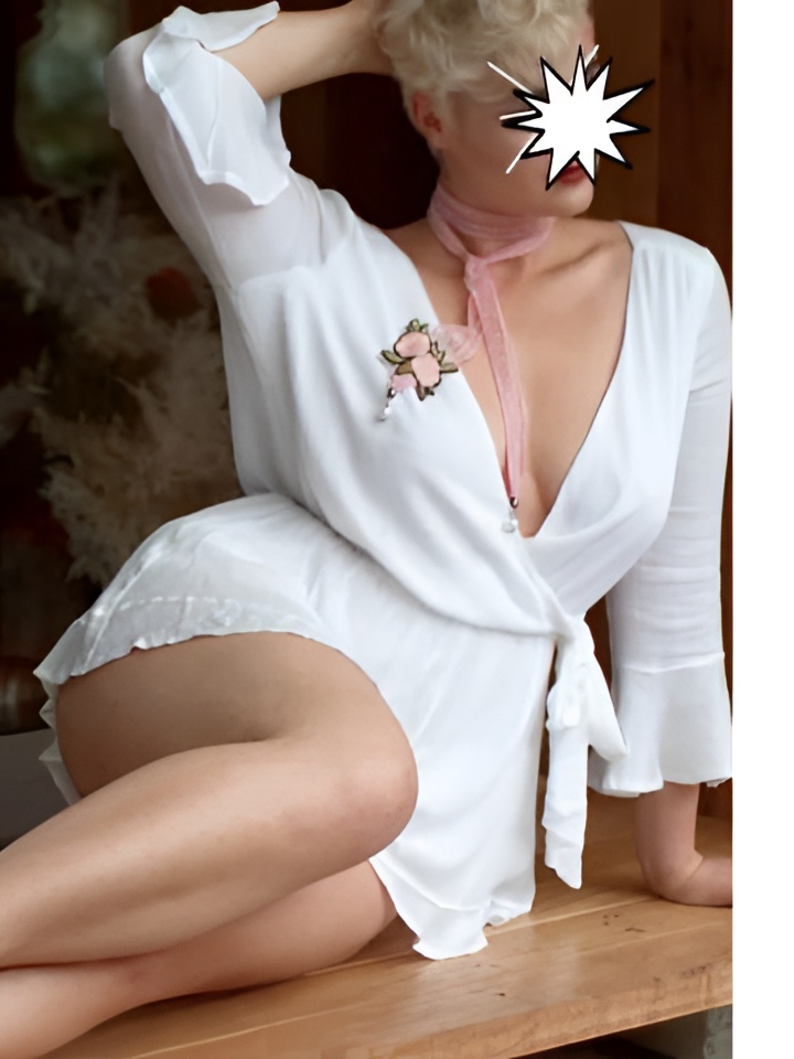 Эмма привлекальеная девушка из Артема цена от 4000 руб