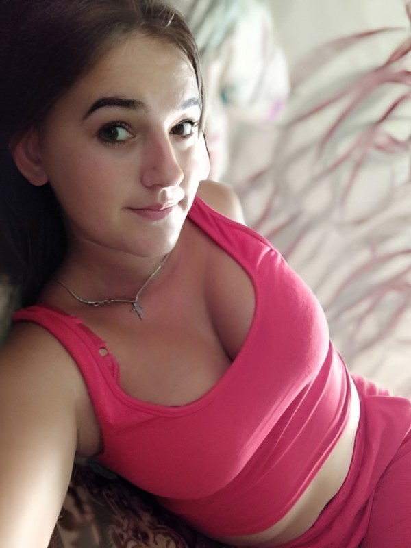 Хельга привлекательная девушка из Артема цена от 2500 руб