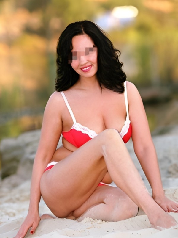 Регина привлекательная девушка из Артема цена от 1500 руб