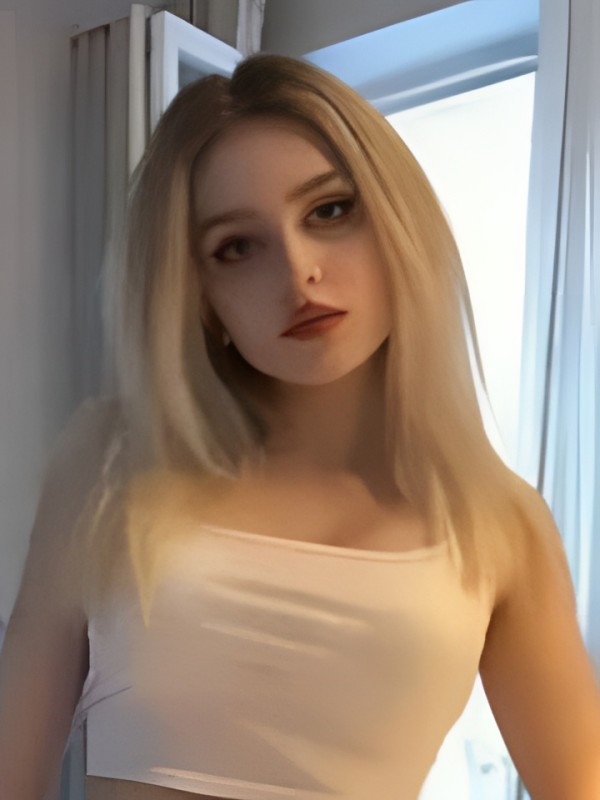 София привлекательная девушка из Артема цена от 1500 руб