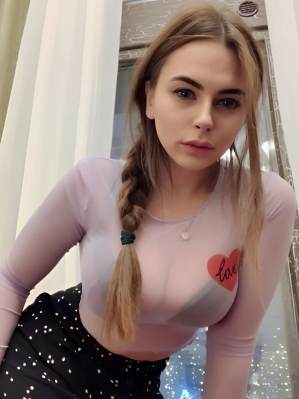 Стефания привлекательная девушка из Артема цена от 1500 руб