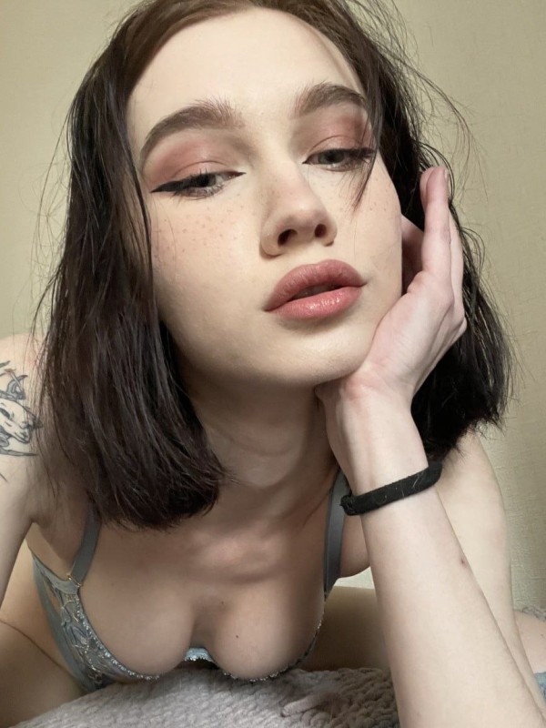 Яна привлекательная девушка из Артема цена от 3000 руб