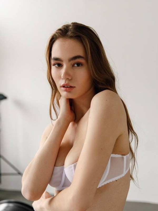 Маринка привлекательная девушка из Артема цена от 6000 руб