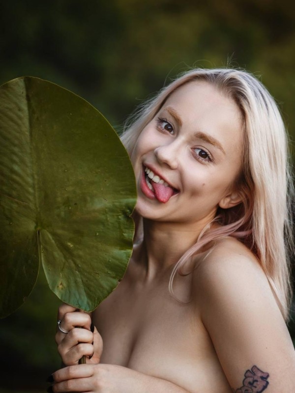 Аринка привлекательная девушка из Артема цена от 7000 руб