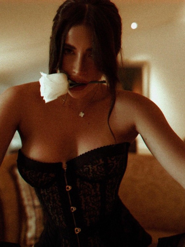 Ольга привлекательная девушка из Артема цена от 6000 руб